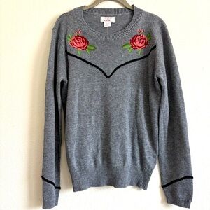New with tags- Ariat Sharp Shooter Sweater with Floral Embroidery- size Medium